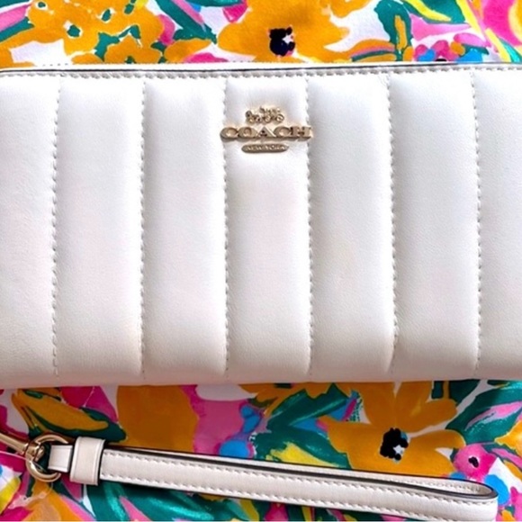 Brand New Coach Genuine Leather Cream Quilt Long Zip Around Wristlet Wallet - Picture 2 of 9